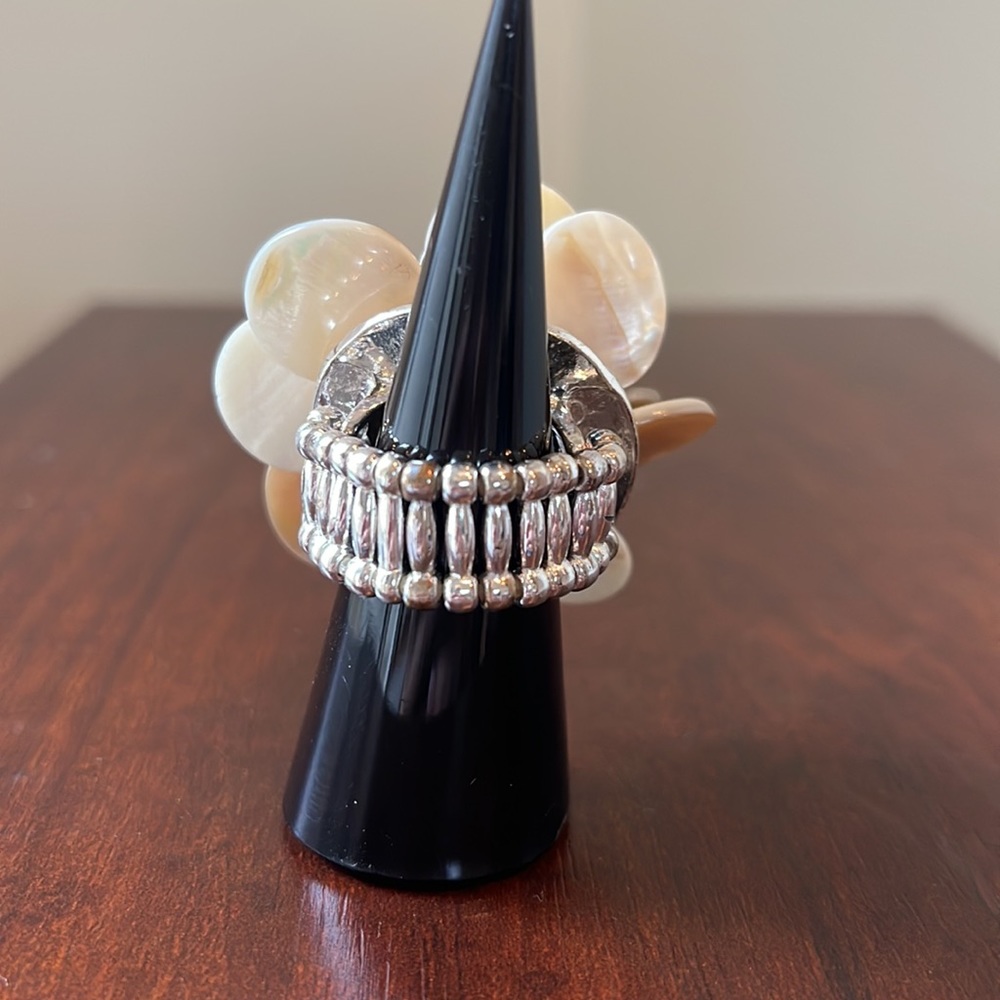 Flower ring - Picture 3 of 3
